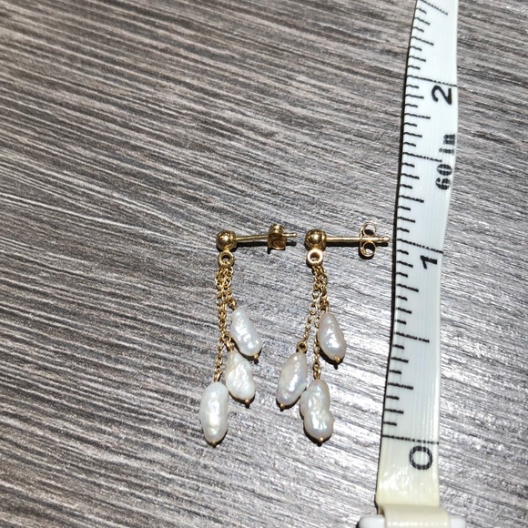 Genuine Freshwater Rice Pearl earrings w/14k Gold - Picture 4 of 4